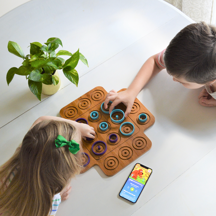 Screen-free play and learning with Pinna