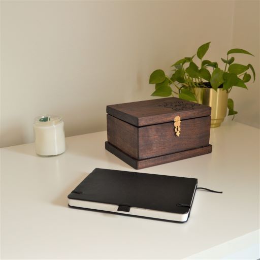 Simple DIY Keepsake box perfect for gifting!
